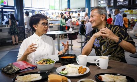 Gastrodiplomacy? Dr V. Balakrishnan Introduces Indonesia’s FM Retno Marsudi to Singapore Hawker Centre Makan