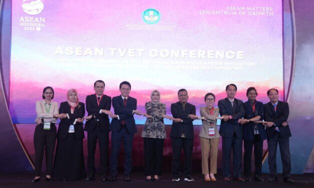 Indonesia and Singapore Renew TVET Cooperation to Boost Vocational Education Programs through IR4.0 Training