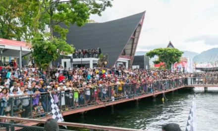 Lake Toba F1 Powerboat Race Attracted 70,000 Spectators