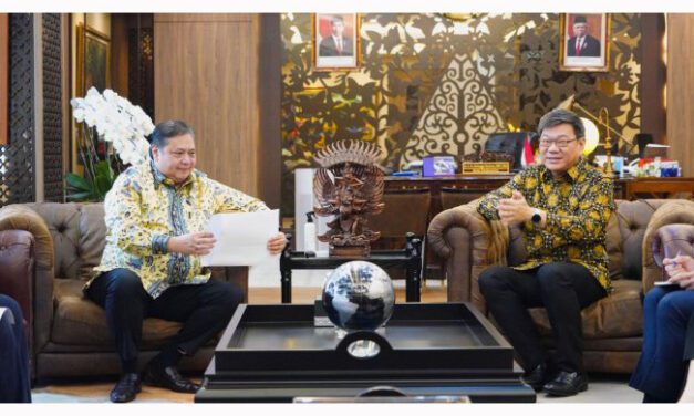 Minister Airlangga Hartarto Holds Talks with Singaporean Ambassador on Bilateral Economic Cooperation