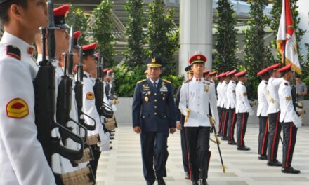 Indonesian Air Force Chief Holds Bilateral Meetings with Singaporean Military Officials