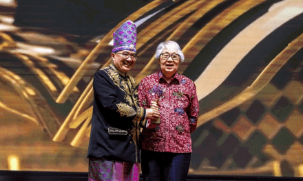 Professor Tommy Koh Receives Adinata Award from Indonesian Embassy