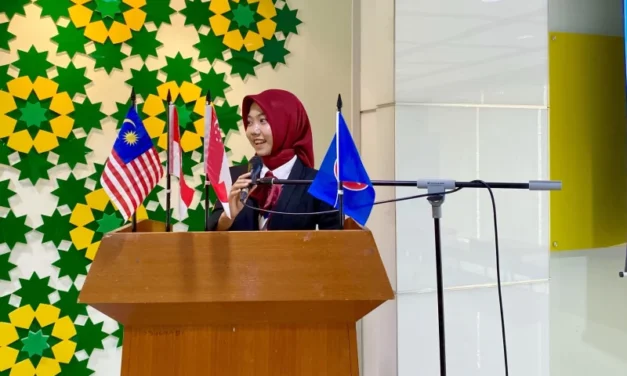 Indonesian Student Represents Country in Youth Exchange Program with Singapore and Malaysia