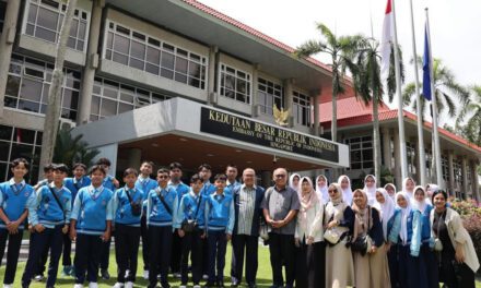 Vice Presidential Secretariat Deputy Hosts Visit from Prima Cendekia Islami Bandung Students