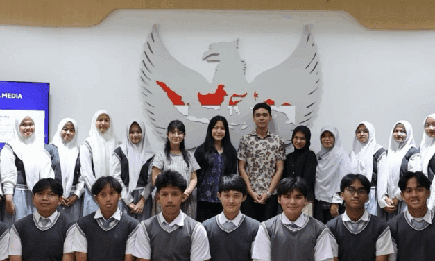 Indonesian Embassy in Singapore Welcomes Educational Visit from SMAIT Nur Hikmah Students