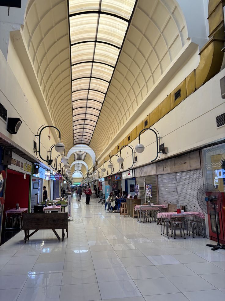 A youth-friendly hub blending traditional bites with modern street trends.