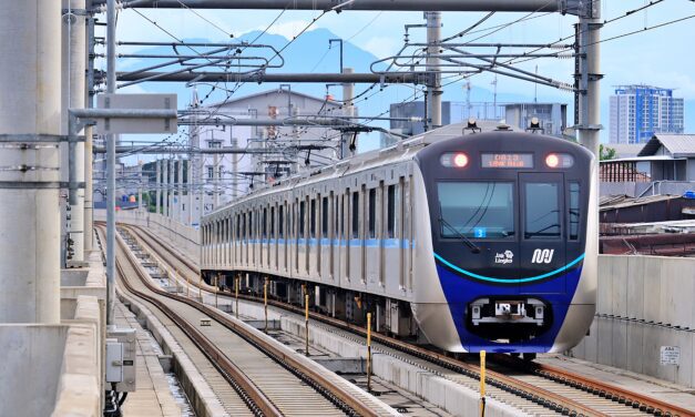 Jakarta Moves: Discover the Smart, Easy and Exciting Ways to Explore the City